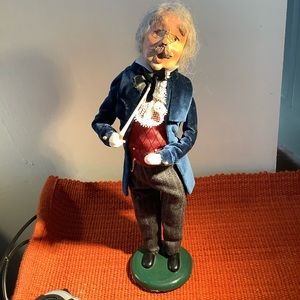 Byer’s Choice Limited the Caroler